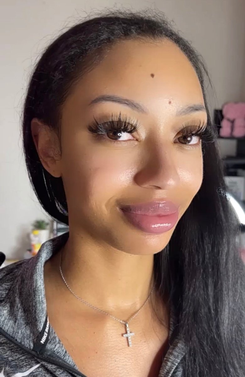 Money Magnet Lash Extension Case: Volume - Rich Lash University
